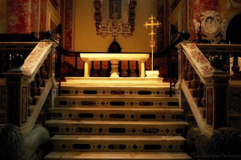 A trip, a photo - Inside Italian churches, a glimpse on Cagliari's cathedral