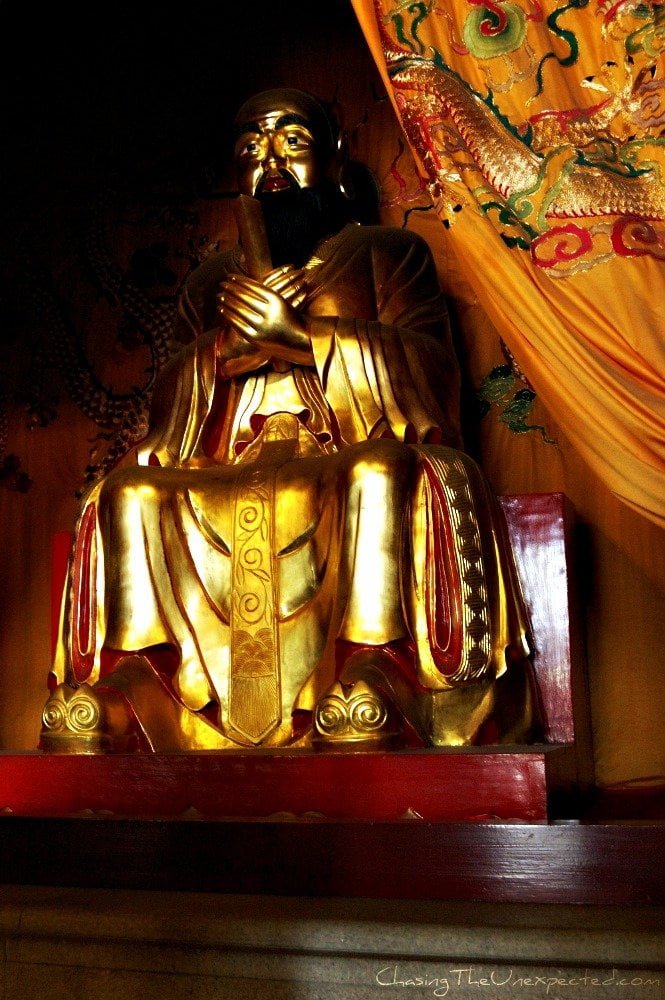 Image: Confucius statue inside the temple
